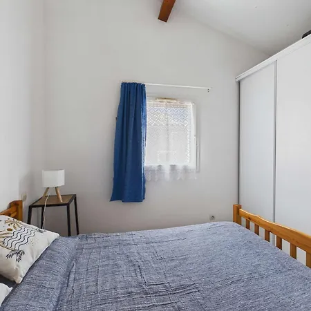 Holiday home Maison Mitoyenne Avec Parking - 4/5 Pers. - Fr-1-326-883